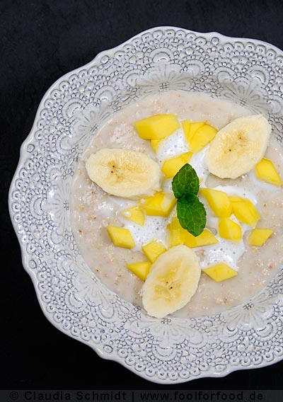 Rezept mit Bild für Porridge mit Mango, Banane und Kokos